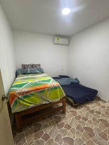 Casa de campo con piscina, aire acondicionado, estacionamiento privado con BBQ