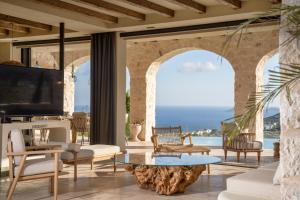 Thalia, A Joyful Serenity Unmasked