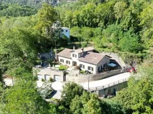 Charming House in Ogassa, Perfect for 10 Guests - Setcases