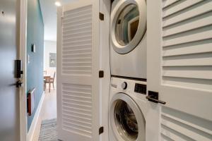 Sojourn Worldly 1 BR 2 BA 2 Blocks to Shaw Metro