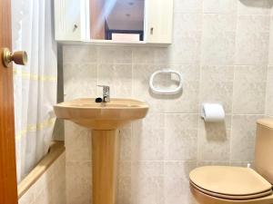 Apartamento de dos dormitorios y baño en Mariscal 5