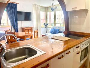 Apartamento de dos dormitorios y baño en Mariscal 5