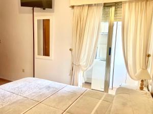 Apartamento de dos dormitorios y baño en Mariscal 5