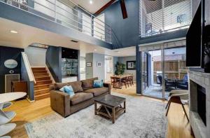 Spacious and stylish home by the Galleria