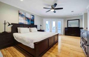 Spacious and stylish home by the Galleria