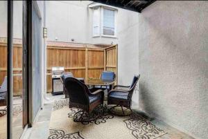 Spacious and stylish home by the Galleria