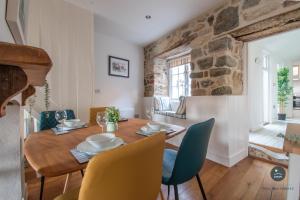 Cornerstone Cottage - Harbourside Retreat