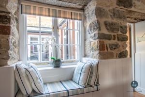 Cornerstone Cottage - Harbourside Retreat