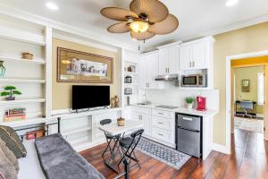 9 Mi to Beach Pet-Friendly Apt in San Diego!