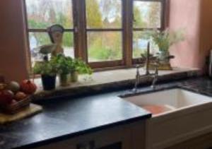 Tudor Romance- a historic manor house for holiday and corporate stays