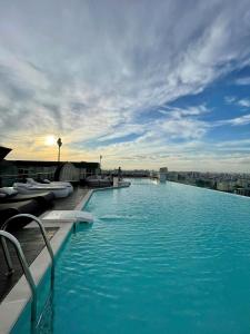 Luxury 2-bedroom apartment with Gym, Pool, Park