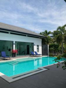 Luxury Pool Villa Nai Harn