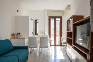 Bright Apartment for 3 Guests near Porta Romana with Balcony