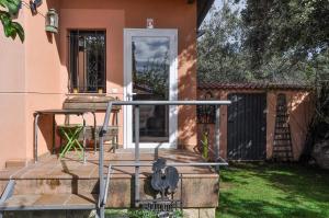 Acogedora casa con verde jardín by CABANA Rentals