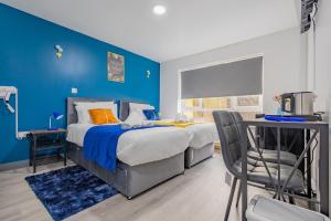 Premium Serviced Accommodation Nottingham, 4 Bedrooms, 5 Beds, 4 Bathrooms, Sleeps 7