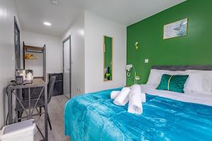 Premium Serviced Accommodation Nottingham, 4 Bedrooms, 5 Beds, 4 Bathrooms, Sleeps 7