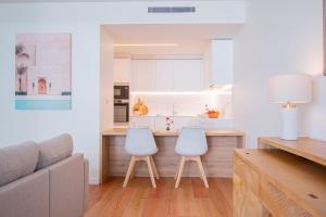 Picturesque beachfront apartment