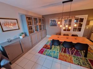 Very large duplex 4-bedroom apartment less than 5 minutes from the sea! T46