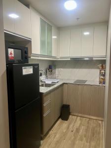 1 BR Executive Suite Gentry Manor by JMS