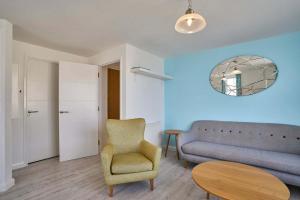 Host & Stay - Beachside Gallery