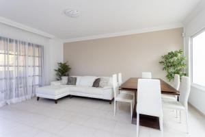 Exclusive Townhouse in Central Plaza del Duque Close to the Beach