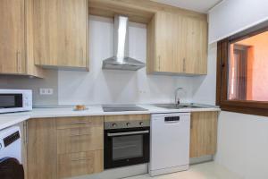 Serene Escape Near the Sea - Pool &Private Parking