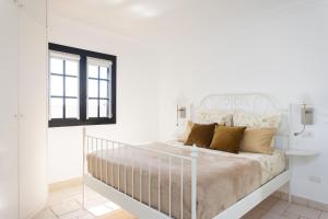 Exclusive Townhouse in Central Plaza del Duque Close to the Beach