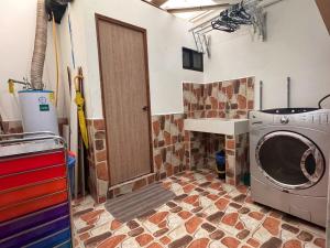 Apartamento en Belen cerca a Laureles, wifi, Balcon y Patio