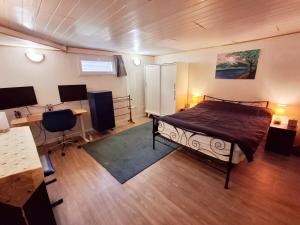 Private 1 bedroom flat with Garden Access in Le Pecq