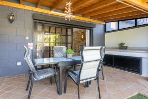 Exclusive Townhouse in Central Plaza del Duque Close to the Beach