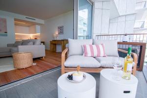 Picturesque beachfront apartment