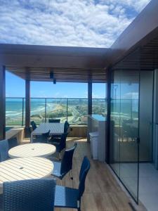 Studio na Orla de Salvador com piscina e garagem