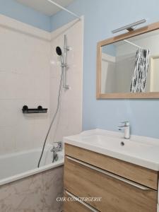 Appartements La Baliere T3 renove terrasse 20min du Puy duFou : photos des chambres