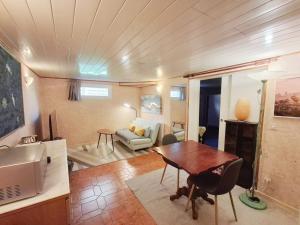 Private 1 bedroom flat with Garden Access in Le Pecq