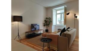 Amazing Spacious Chiado 2-Bedroom Stylish Apt w AC