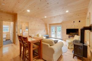 Cozy Apt with Deck, about 5 Miles to Acadia Natl Park!