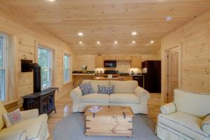 Cozy Apt with Deck, about 5 Miles to Acadia Natl Park!