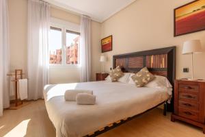 Sun, Pool & Relax near the Coast - Free Parking