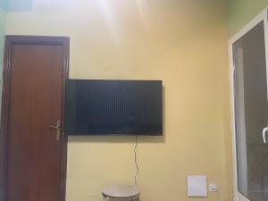 Warm Wood Suite 1 Bedroom plus Sofa Bed