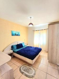 Ground Floor Apartment with 2 bedrooms and 2 bathrooms opposite pool