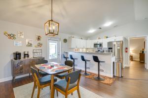 7 Mi to River District Cape Coral Home with Lanai