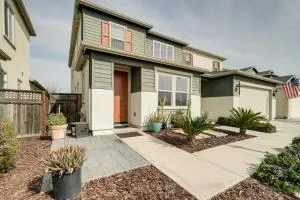 1 Mi to San Joaquin River Studio with Pool Access - Lathrop