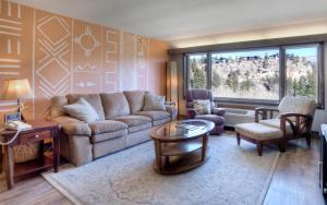 Tamarron Lodge Suite 203-201