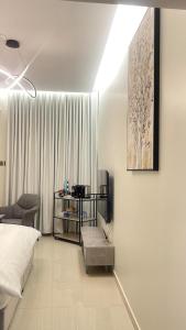 استوديو أنيق مع جلسة جانبية وركن للقهوة