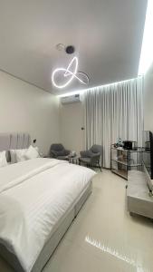 استوديو أنيق مع جلسة جانبية وركن للقهوة