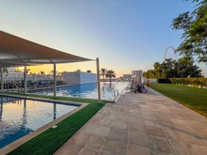 Luxury 1BR Apartment at JBR Walk, Sea & Dubai Eye Views