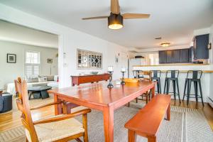 1 Mi to Sand! Mid-Cape Chatham w Furnished Deck