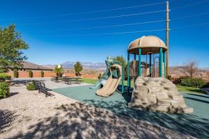 Near Zion Sunset Views Sleeps 8 Fire Pit