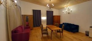 Gästewohnung mit Terrasse "Vinothèque Laroche im Piestingtal"