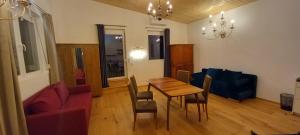 Gästewohnung mit Terrasse "Vinothèque Laroche im Piestingtal"